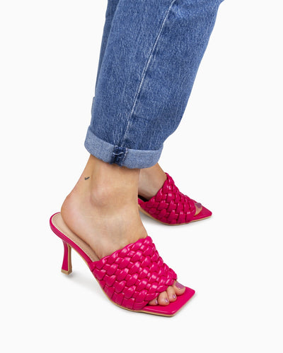 Sandalia Mule Tacón Tejido Fucsia